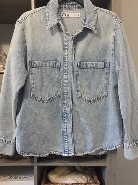 ZARA Light Wash Denim Shacket - Pale Blue..NEVER GOES OUT OF STYLE